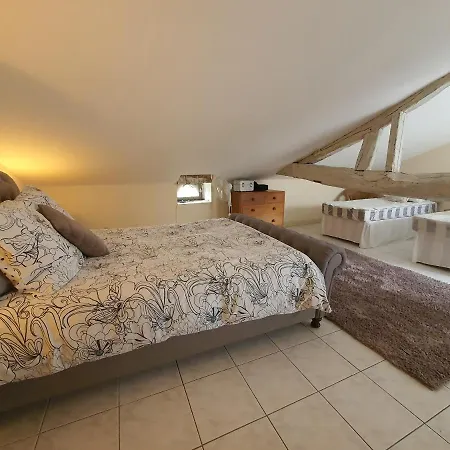 La Petite -